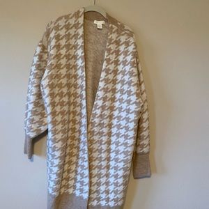 New without tags women’s houndstooth cardigan sweater